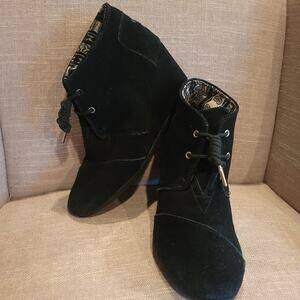 TOMS Womens Desert Wedge Black Suede Wedge Lace-Up Ankle Bootie Mid Heel Boot✨️9